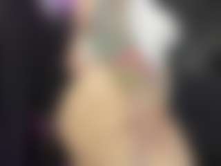 ArethaOzz MILF webcam performer live streaming