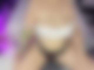 Live cam show with ArethaOzz - Full Nudity on Uber Horny