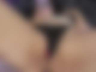 Live cam show with ArethaOzz - Anal MILF on Camsoda.co