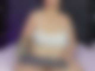 Live cam show with ArethaOzz - Anal MILF on Dolls Live