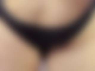 Live cam show with ArethaOzz - Asshole on xDating