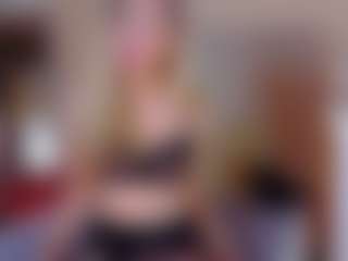 Live cam show with KiraNigh - Stockings on liverealitysex.com