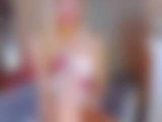 Live cam show with KiraNigh - Flashing on StripNow