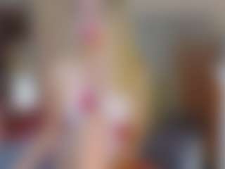 Live cam show with KiraNigh - Skinny on Camsoda