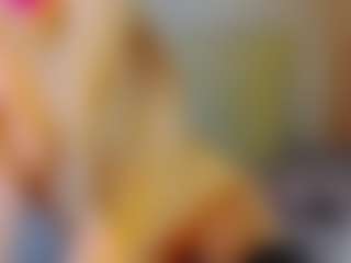 Live cam show with KiraNigh - Thong on SquirtSoMuch