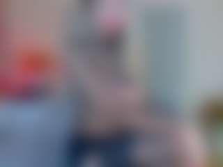 Live cam show with KiraNigh - Deepthroat on CamClone