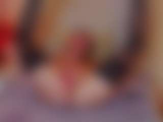 Live cam show with KiraNigh - Flashing on live.xbliss.ai