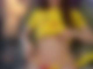 Live cam show with MissMiaMurr - Gamer MILF on googirlz