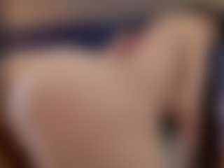 Live cam show with MissMiaMurr - Deepthroat on Camsoda