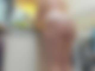 Live cam show with Seductive_She_Wolf - Smoking on SpunkLive