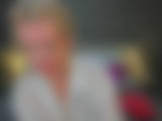 Sandra-Cooper MILF webcam performer live streaming