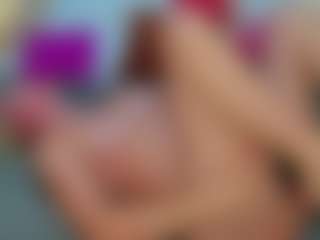 Live cam show with Sandra-Cooper - Oil on Camsoda