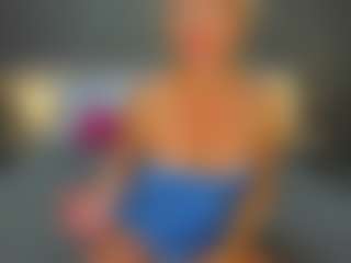 Sandra-Cooper MILF webcam performer live streaming