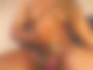 Evelonga707's Live Sex Cam Show