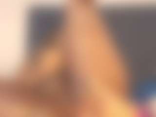 Evelonga707's Live Sex Cam Show