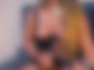 Evelonga707's Live Sex Cam Show