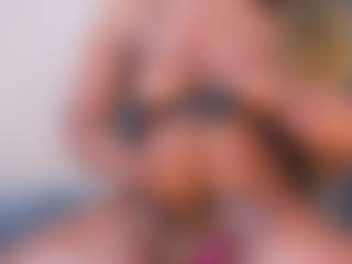 Evelonga707's Live Sex Cam Show