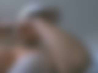 Live cam show with Layla Nicols - Tiny on CamClone