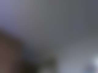 Live cam show with Layla Nicols - Tiny on Hubzter Live