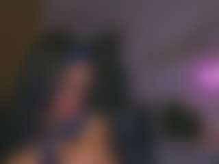 Live cam show with Layla Nicols - Teen (18+) on Camsoda