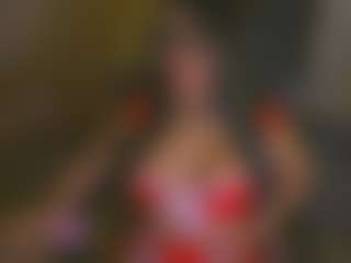 Live cam show with Layla Nicols - Petite on TeamSkeetLive