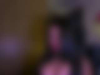 Live cam show with Layla Nicols - Average on AdultVida.com