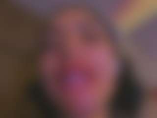 Live cam show with Layla Nicols - Shaved Pussy on livesuperchat.net