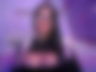 Live cam show with Layla Nicols - Squirt Teen (18+) on Hubzter Live
