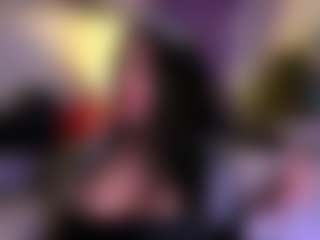 Live cam show with Layla Nicols - Petite on Camsoda