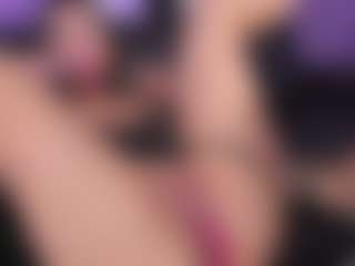 Live cam show with Little Mia - Strapon on StripNow