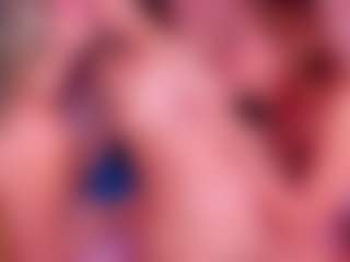 Live cam show with Little Mia - Small Ass on milfzrlive.com