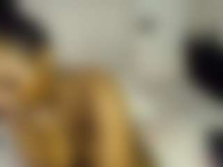 Live cam show with Bianca - Public Curvy on liverealitysex.com