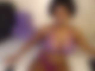 Live cam show with Bianca - Ebony Teen (18+) on xxxlivecams.org