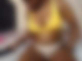 Live cam show with Bianca - Ebony on Camsoda