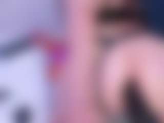 VeronicaRyan MILF webcam performer live streaming