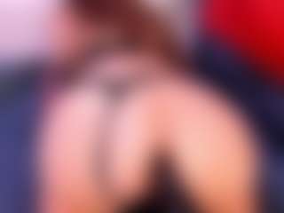VeronicaRyan MILF webcam performer live streaming