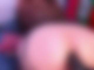 Live cam show with VeronicaRyan - Striptease MILF on Camsoda