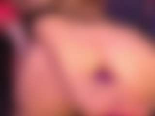 Live cam show with VeronicaRyan - Public Brown Hair on Free Soda