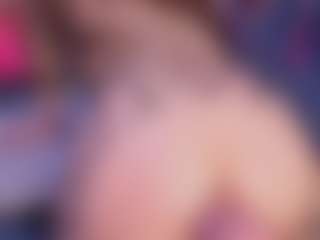 Live cam show with VeronicaRyan - Striptease MILF on Camsoda
