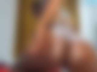 Live cam show with african_queen - Bedroom Black on AdultVida.com