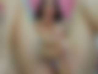 YanaMiana's Live Sex Cam Show
