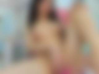 Live cam show with YanaMiana - Pretty on Camsoda