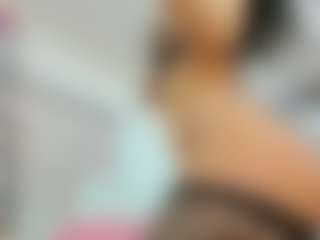 Live cam show with YanaMiana - Shaved Pussy on AdultVida.com