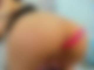 Live cam show with YanaMiana - Big Ass on StripNow