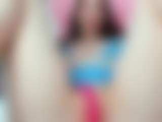 Live cam show with YanaMiana - Fingering on Gym Cam Girls