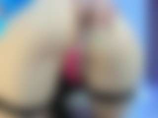 YanaMiana's Live Sex Cam Show
