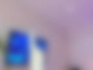 Live cam show with YanaMiana - Skinny on madthumbs