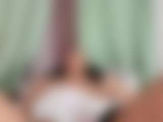 Live cam show with GRACE - Black Shaved Pussy on friskycurves.com