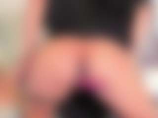 Live cam show with GRACE - Athletic Shaved Pussy on Cam Slut