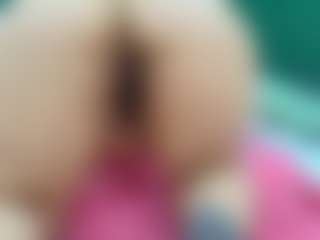 Live cam show with GirlAmada - Living Room on StripNow